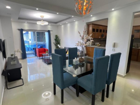Spaciousl Condo near Airport and City with Parking